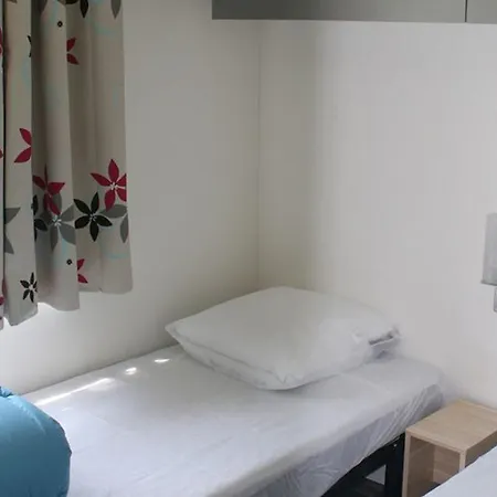 Mobil-home 6 Pers Avec Terrasse à Chaillé-les-marais - Api-1-52-499 *