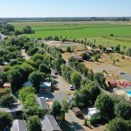 Parque de Campismo Mobil-home 6 Pers Avec Terrasse à Chaillé-les-marais - Api-1-52-499