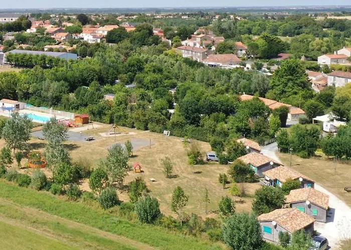 אתר קמפינג Mobil-home 6 Pers Avec Terrasse A - Api-1-52-499 Chaille-Les-Marais